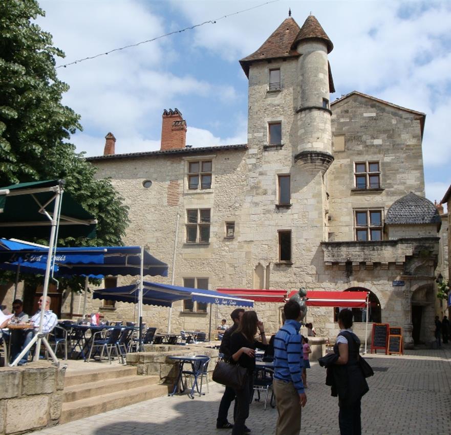 Périgueux proche du Château Hôtel 3 étoiles Restaurant La Fleunie à Condat-sur-Vezere proche des Grottes de Lascaux et Sarlat en Dordogne - Périgord Noir - Château la fleunie