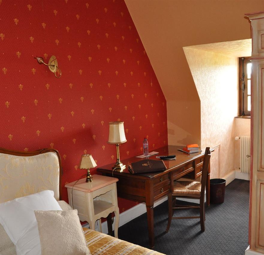 Chambre Confort au Château Hôtel 3 étoiles Restaurant La Fleunie à Condat-sur-Vezere proche des Grottes de Lascaux et Sarlat en Dordogne - Périgord Noir - Château la fleunie