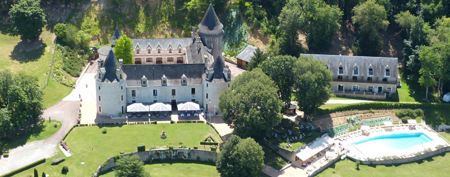 Résultat de recherche d'images pour "chateau hotel la fleunie"