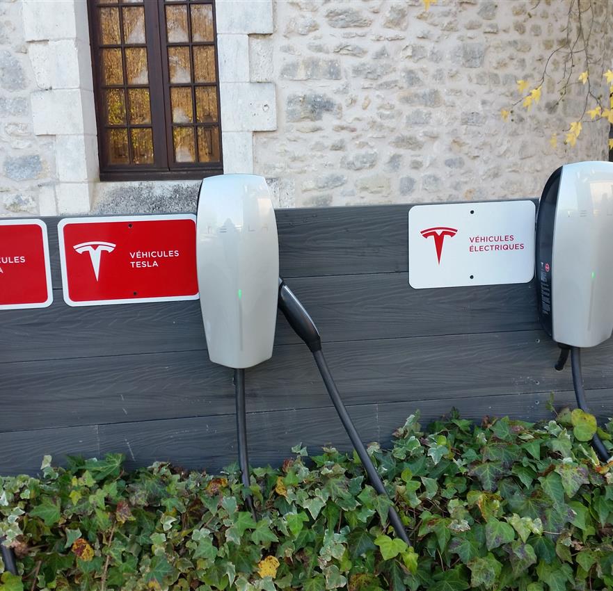bornes de recharge pour vehicules électriques - Château la fleunie