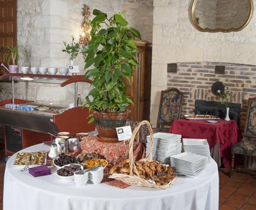 Petit déjeuner buffet au Château Hôtel La Fleunie - Château la fleunie