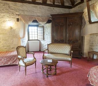 chambre luxe en tour château la Fleunie